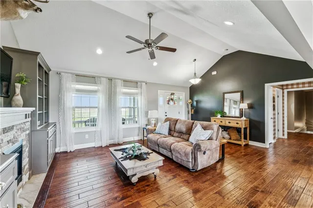 $975,000 | 29215 State Route West, Freeman, MO 64746