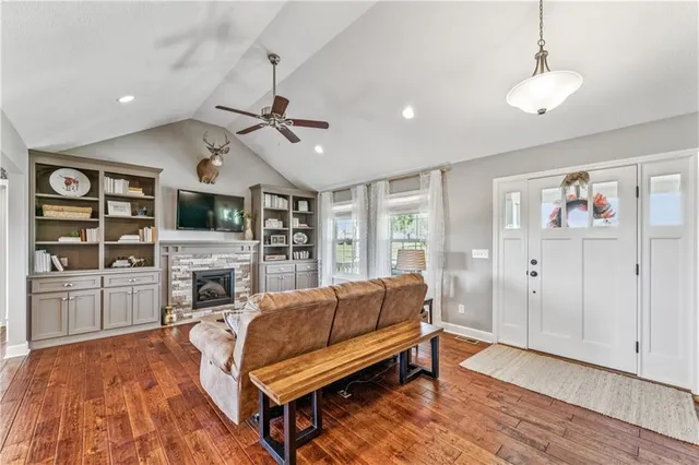 $975,000 | 29215 State Route West, Freeman, MO 64746