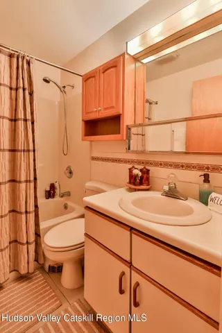 walk in closet with window