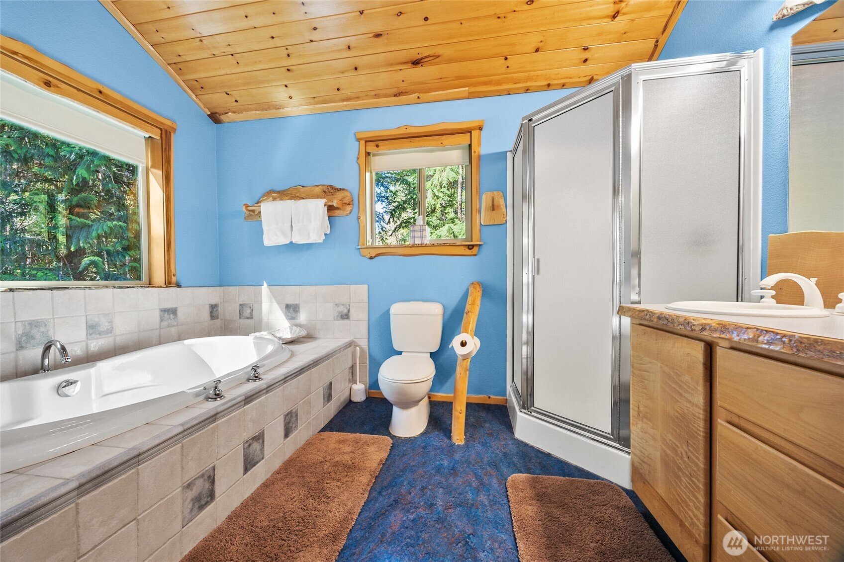 106 Timber Trail Packwood, WA 98361 - Photo 34 of 40 a spacious bathroom with a double vanity sink a mirror and a bathtub