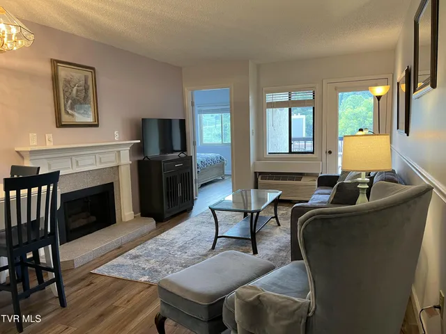 $349,900 | 102 Baskins Creek Bypass, Unit 209, Gatlinburg, TN 37738