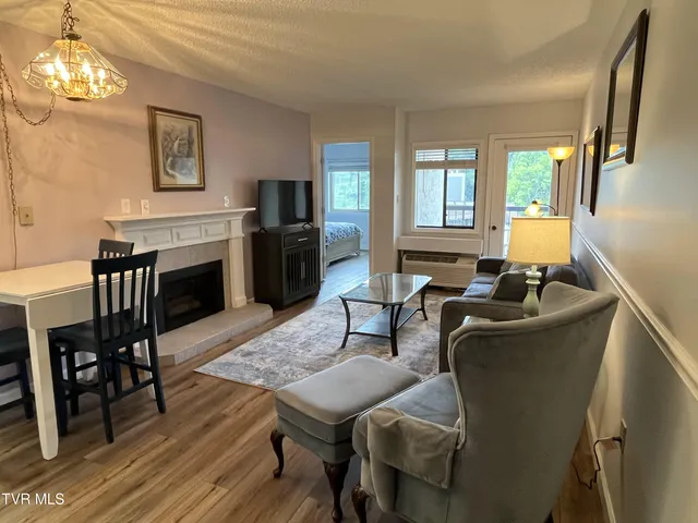 $349,900 | 102 Baskins Creek Bypass, Unit 209, Gatlinburg, TN 37738