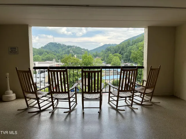 $349,900 | 102 Baskins Creek Bypass, Unit 209, Gatlinburg, TN 37738