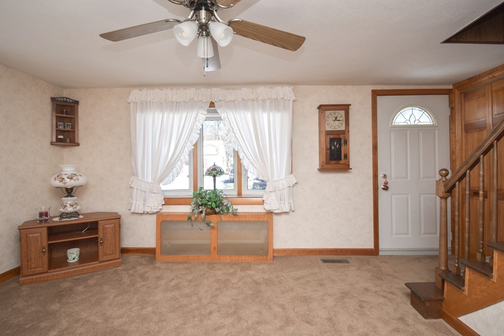 44 Holy Cross Street Springfield, MA 01104 - Photo 11 of 34