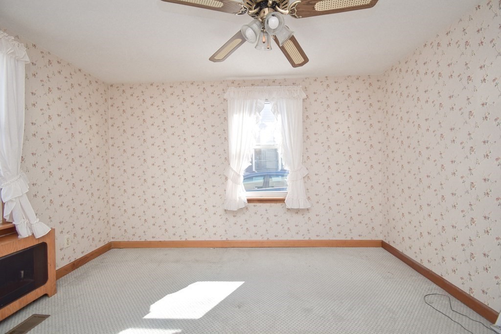 44 Holy Cross Street Springfield, MA 01104 - Photo 14 of 34