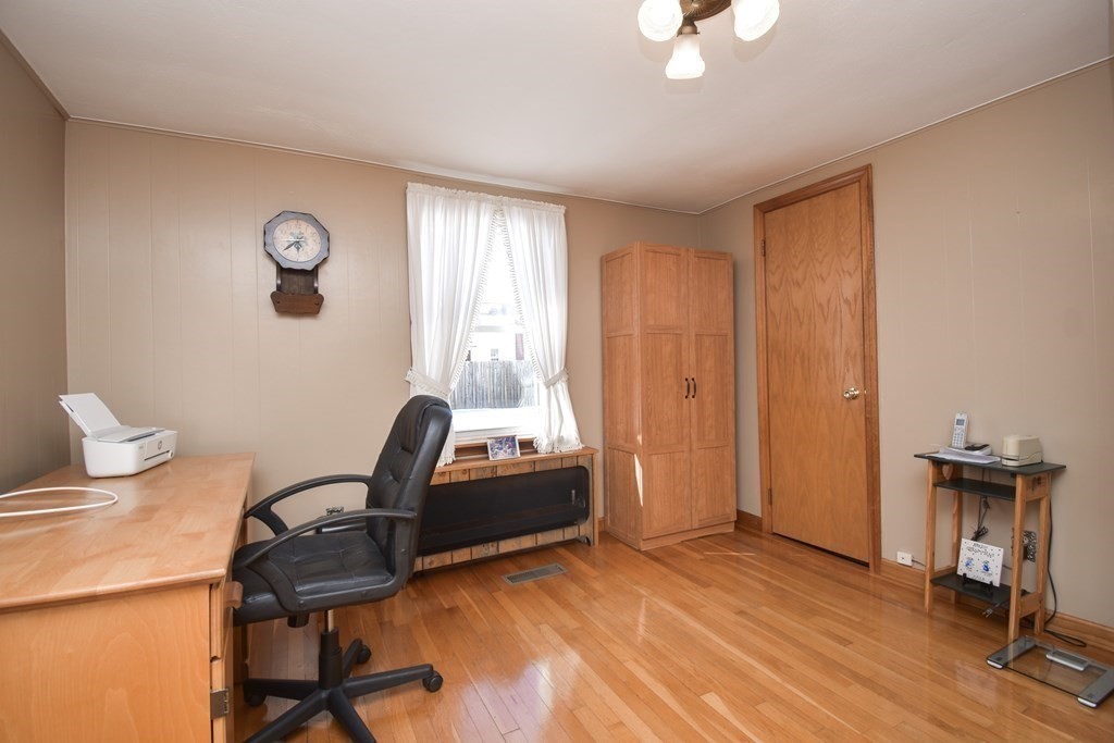 44 Holy Cross Street Springfield, MA 01104 - Photo 15 of 34