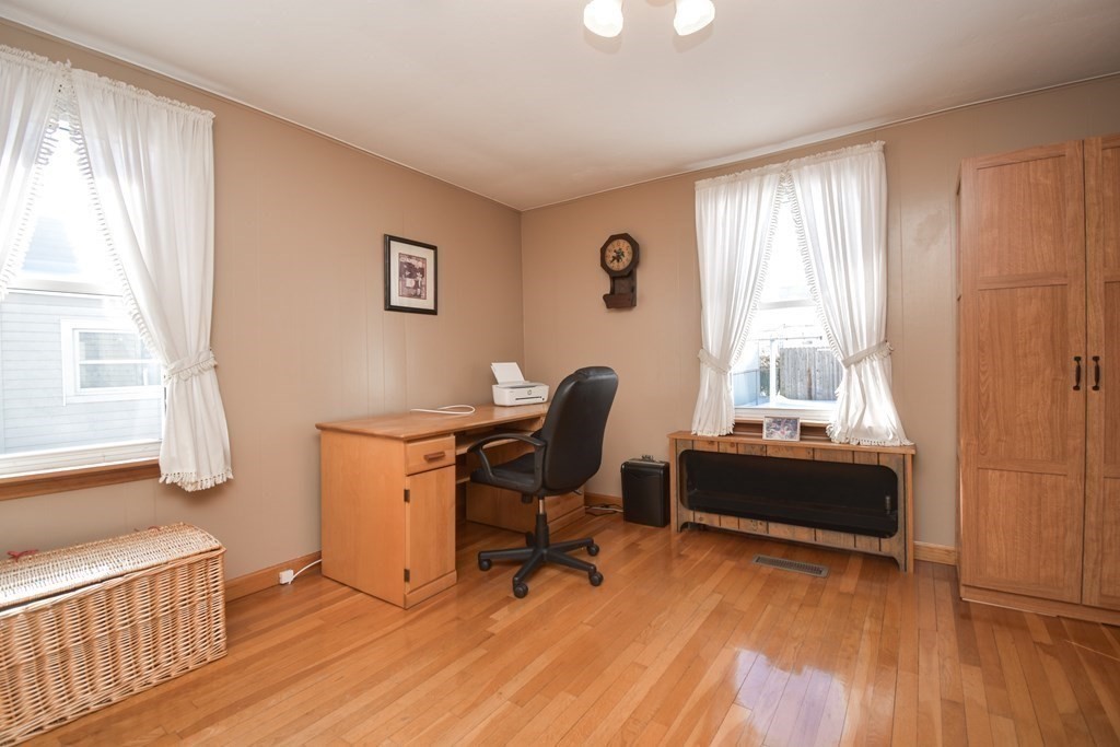 44 Holy Cross Street Springfield, MA 01104 - Photo 16 of 34