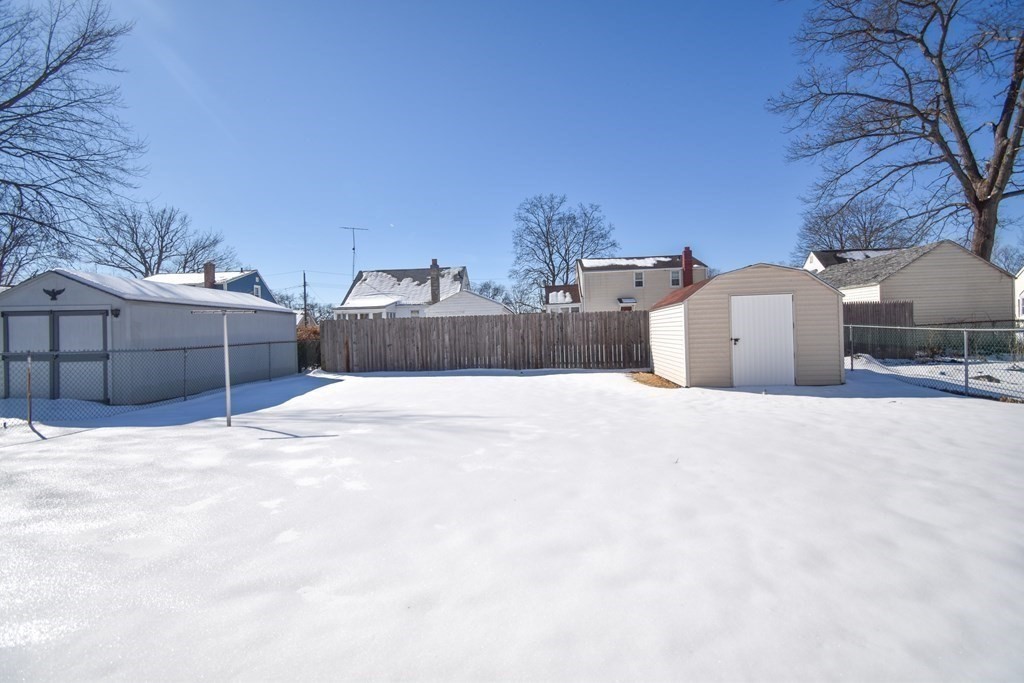 44 Holy Cross Street Springfield, MA 01104 - Photo 30 of 34