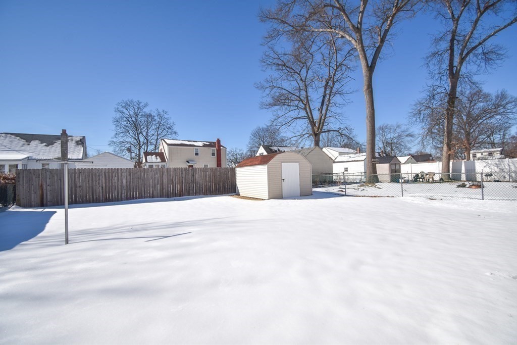 44 Holy Cross Street Springfield, MA 01104 - Photo 31 of 34