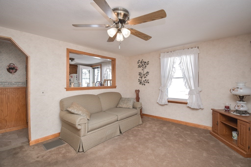 44 Holy Cross Street Springfield, MA 01104 - Photo 7 of 34