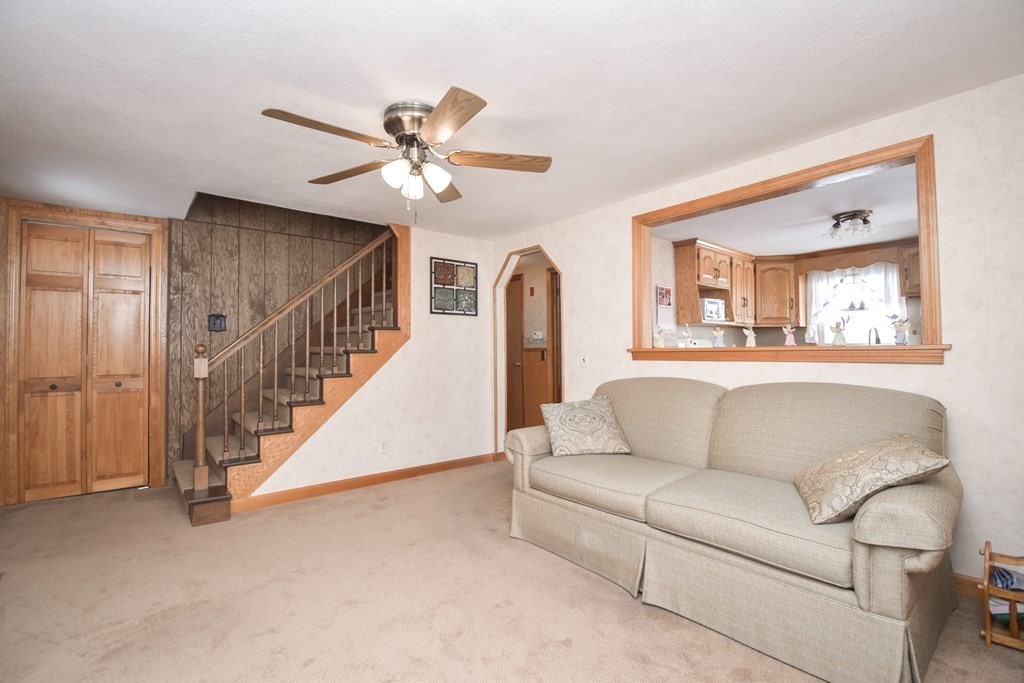 44 Holy Cross Street Springfield, MA 01104 - Photo 9 of 34