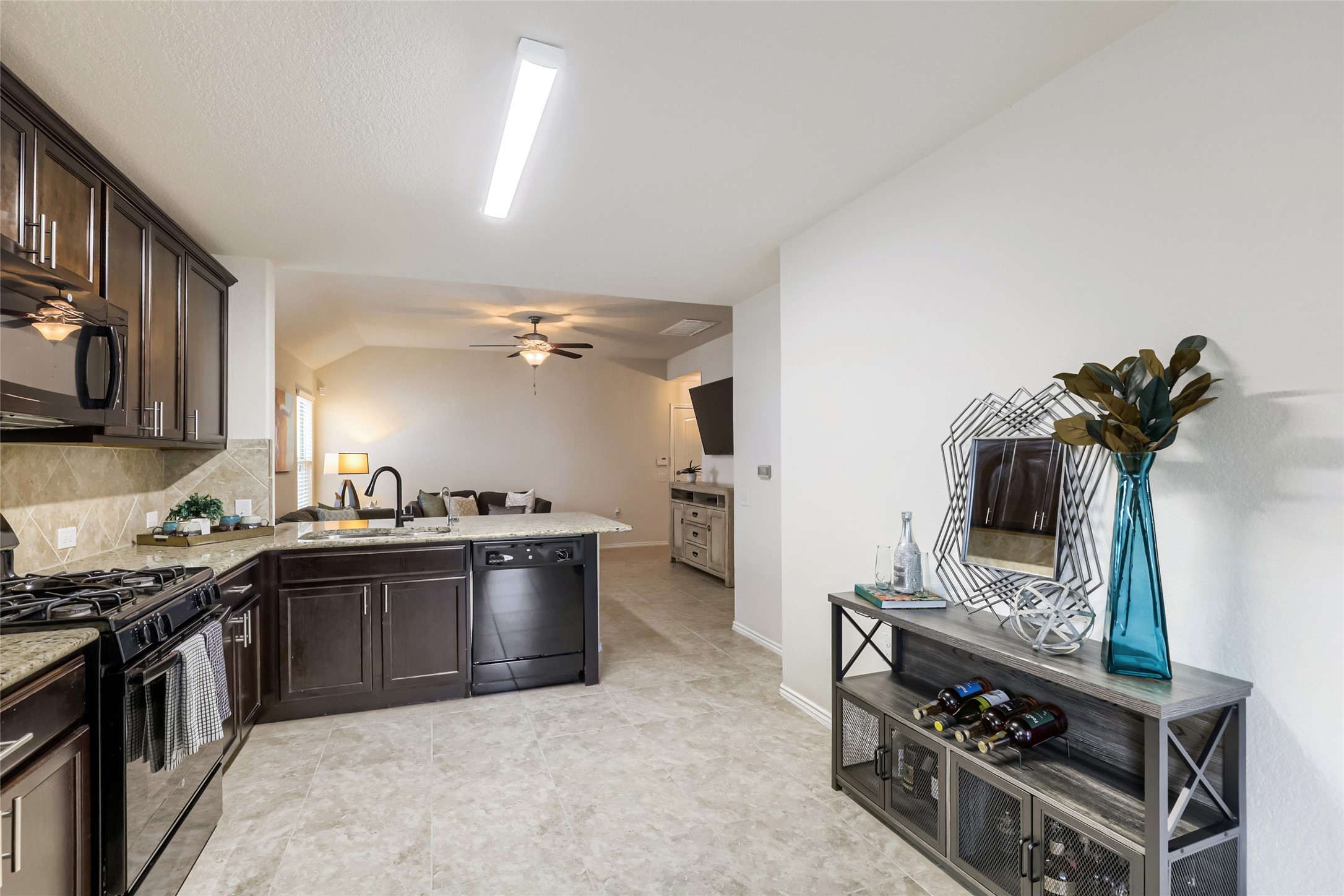 7216 Razors Edge Drive Austin, TX 78744 - Photo 6 of 36