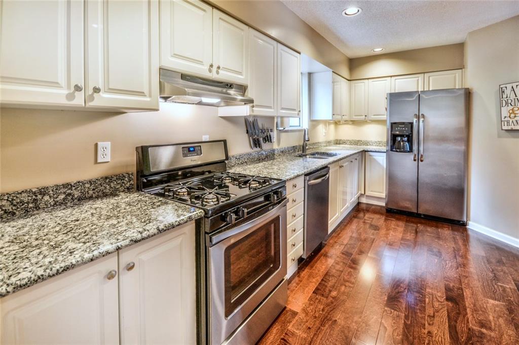 105 Fall Run Road Forest Hills, PA 15221 - Photo 5 of 24 Kitchen