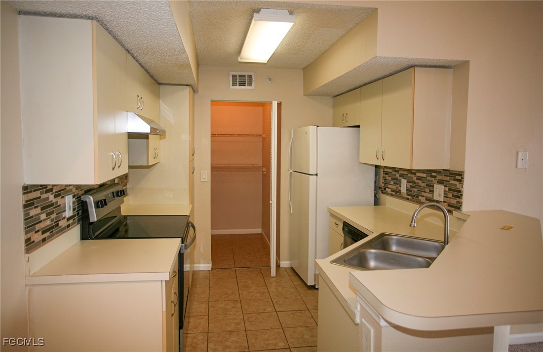 13571 Eagle Ridge Drive, Unit 1334 Fort Myers, FL 33912 - Photo 7 of 19