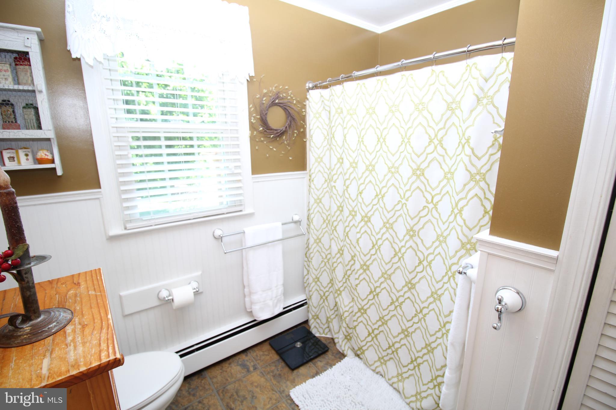 835 Spring City Road Phoenixville, PA 19460 - Photo 21 of 47 Full Hall Bath