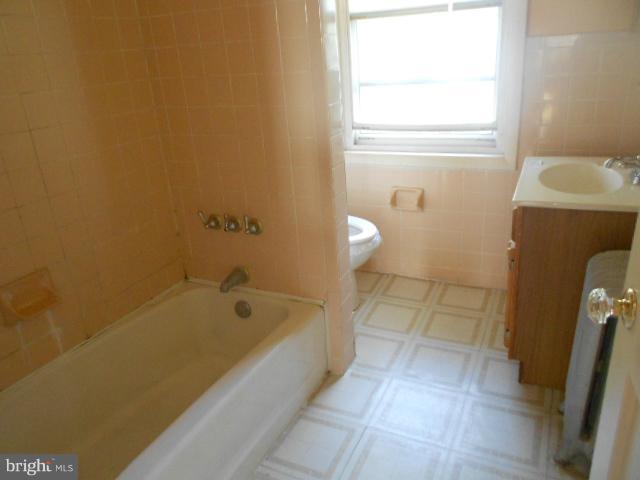 3607 Grantley Road Baltimore, MD 21215 - Photo 20 of 21 Bath
