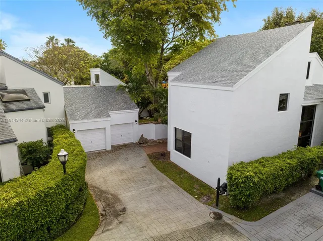 $2,360,000 | 20215 West Oak Haven Circle, Miami, FL 33179