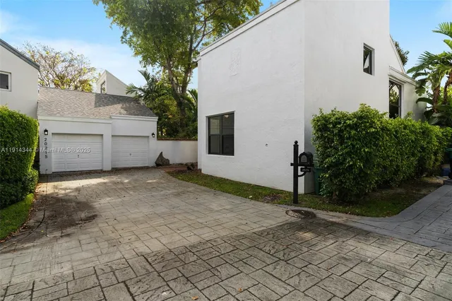 $2,360,000 | 20215 West Oak Haven Circle, Miami, FL 33179