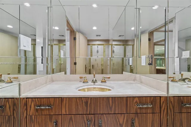 $2,360,000 | 20215 West Oak Haven Circle, Miami, FL 33179