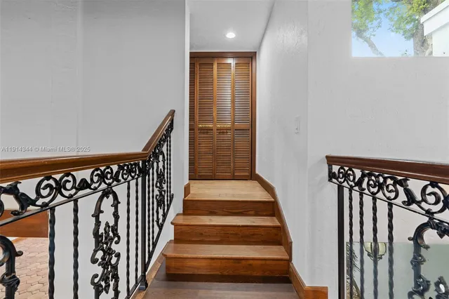 $2,360,000 | 20215 West Oak Haven Circle, Miami, FL 33179