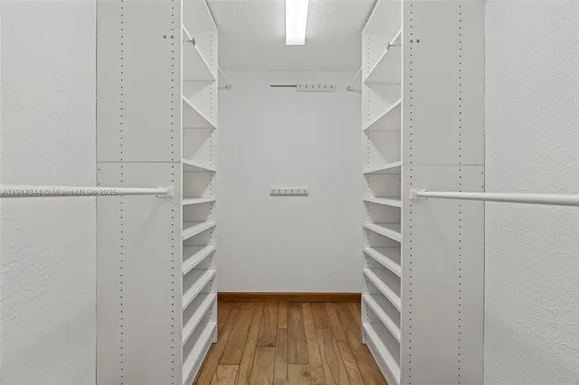 $2,360,000 | 20215 West Oak Haven Circle, Miami, FL 33179