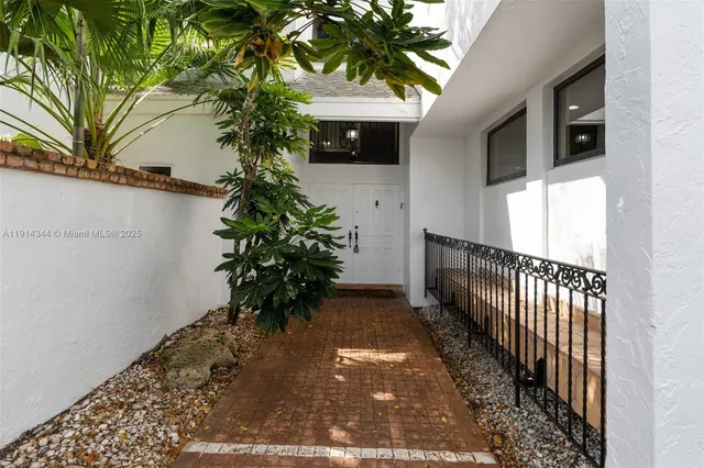 $2,360,000 | 20215 West Oak Haven Circle, Miami, FL 33179