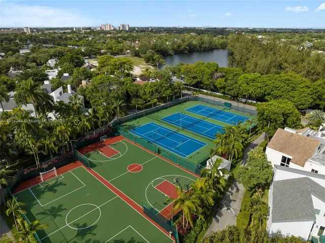 $2,360,000 | 20215 West Oak Haven Circle, Miami, FL 33179