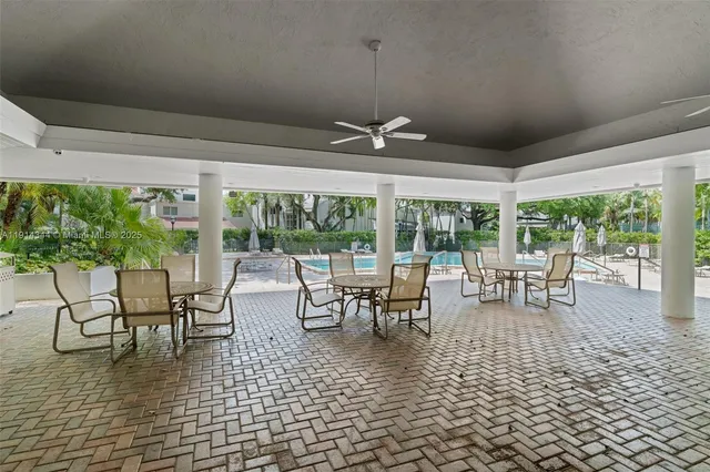 $2,360,000 | 20215 West Oak Haven Circle, Miami, FL 33179