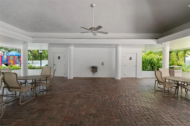 $2,360,000 | 20215 West Oak Haven Circle, Miami, FL 33179