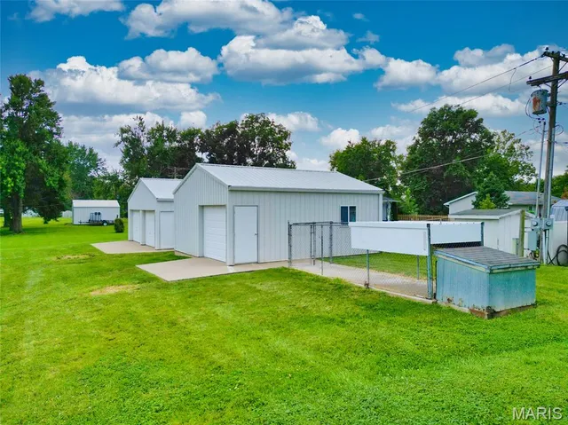 $315,000 | 1204 South Walnut Avenue, Salisbury, MO 65281