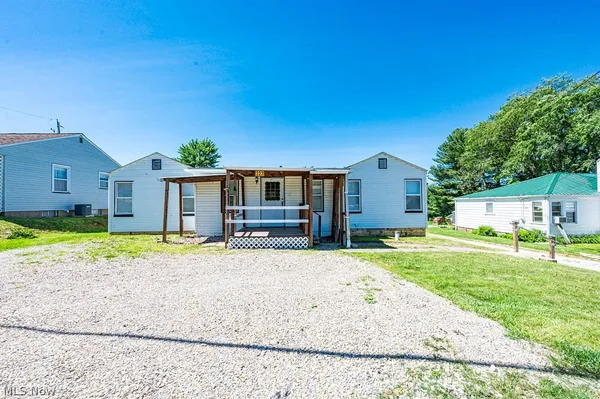 $139,900 | 323 Steubenville Road Southeast, Carrollton, OH 44615