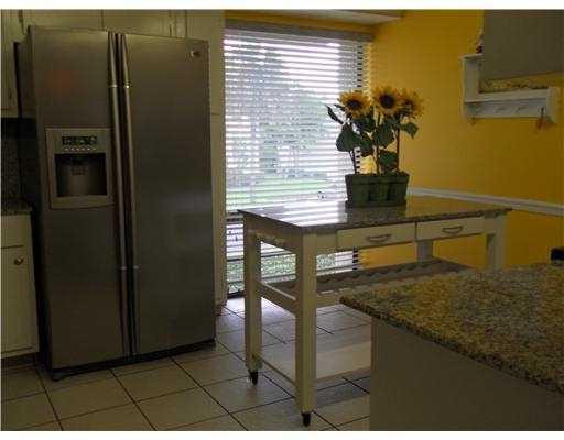 6611 Spring Bottom Way, Unit 240 Boca Raton, FL 33433 - Photo 2 of 4 Kitchen