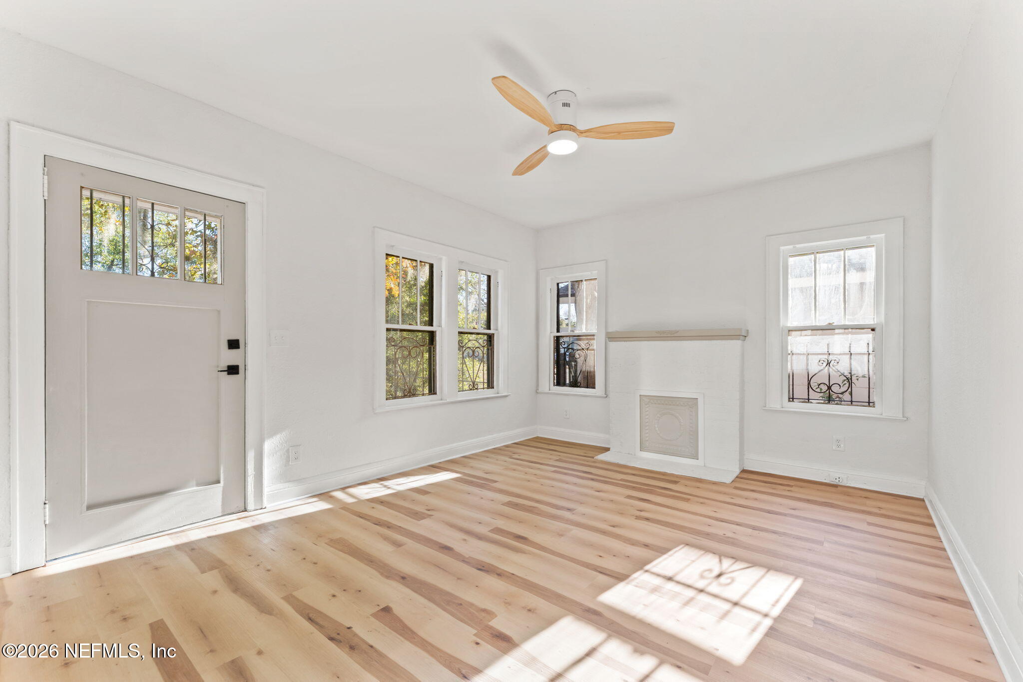 449 Sunset Drive Jacksonville, FL 32208 - Photo 6 of 31 5-web-or-mls-DSC00877