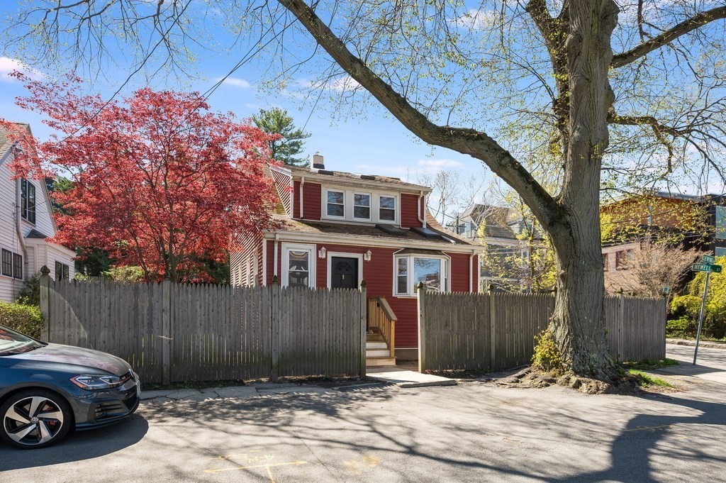 1 Chetwynd Road Cambridge, MA 02140 - Photo 3 of 26