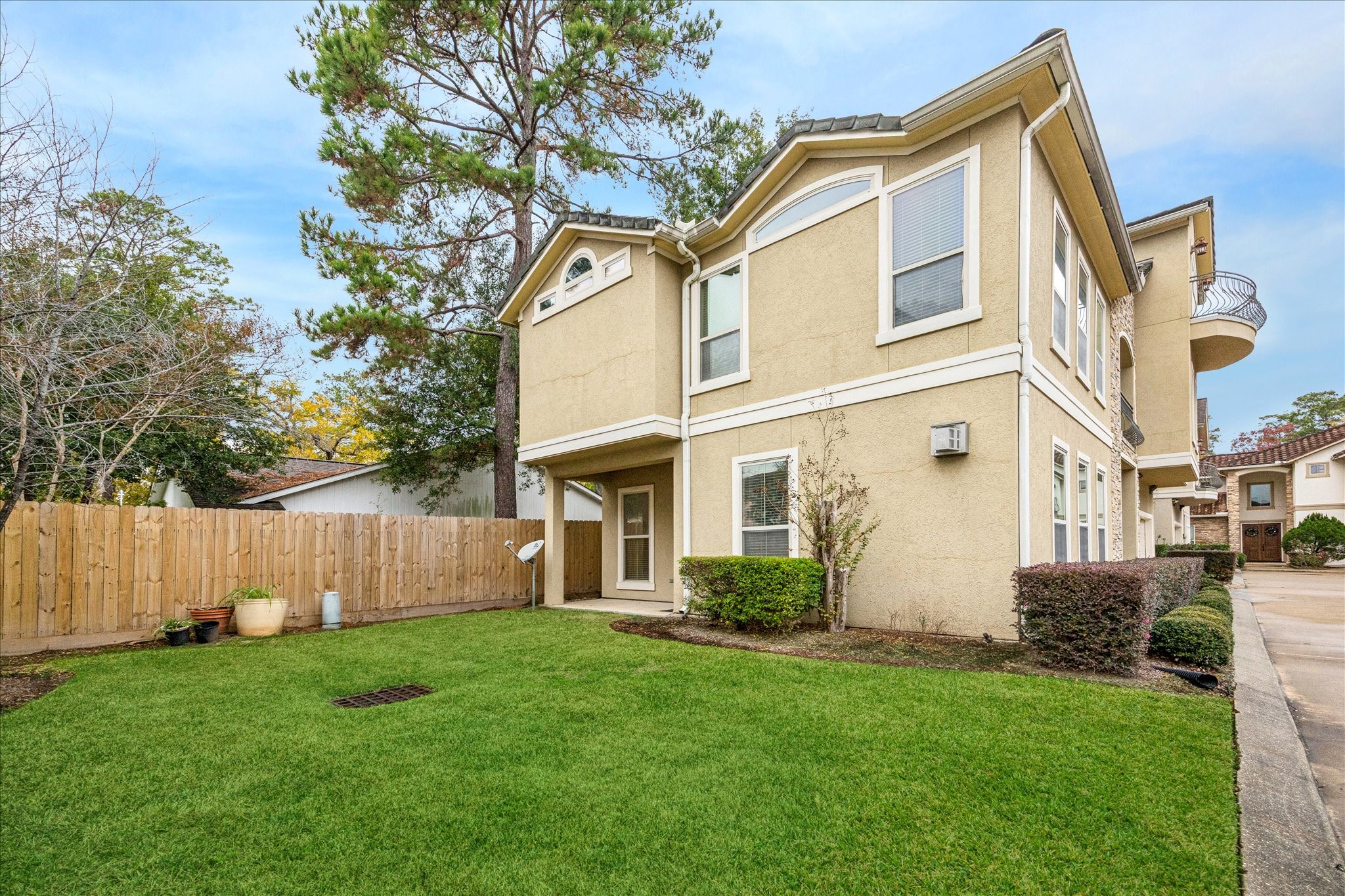 2 Schwab Lane Houston, TX 77055 - Photo 14 of 27 a view of a yard in front of a house