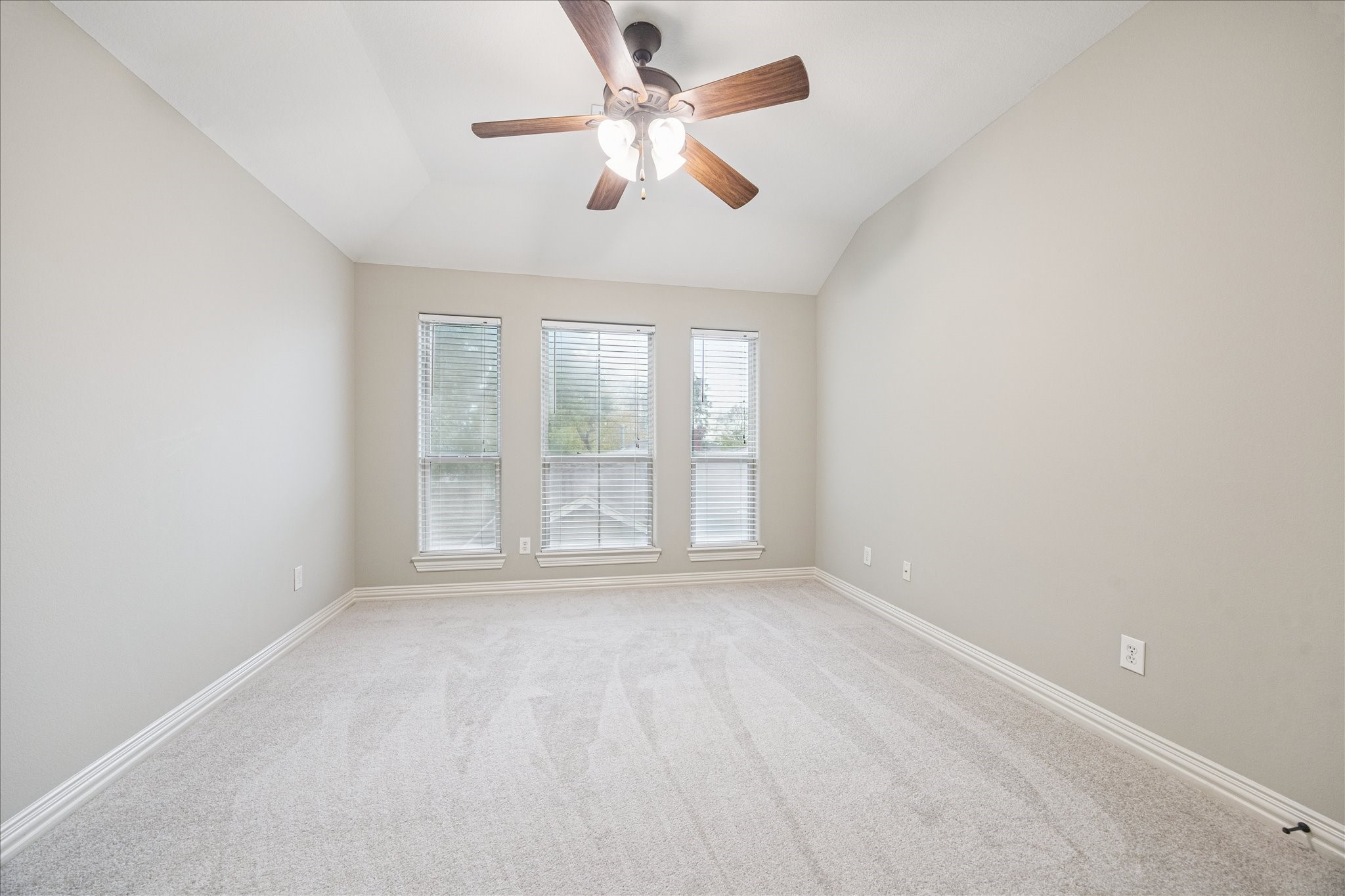 2 Schwab Lane Houston, TX 77055 - Photo 17 of 27 an empty room with chandelier fan