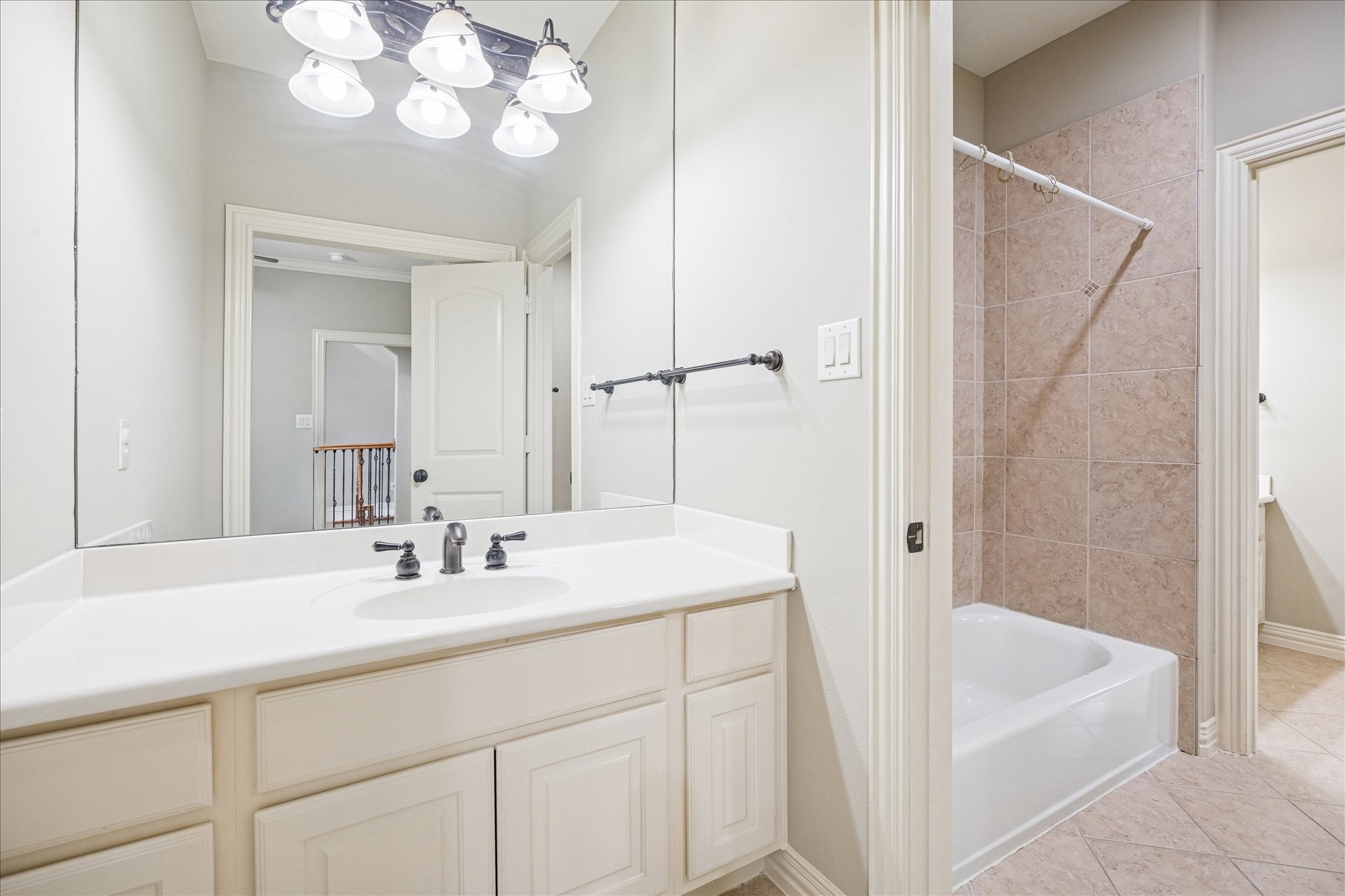 2 Schwab Lane Houston, TX 77055 - Photo 18 of 27 a bathroom with a sink a tub and a mirror