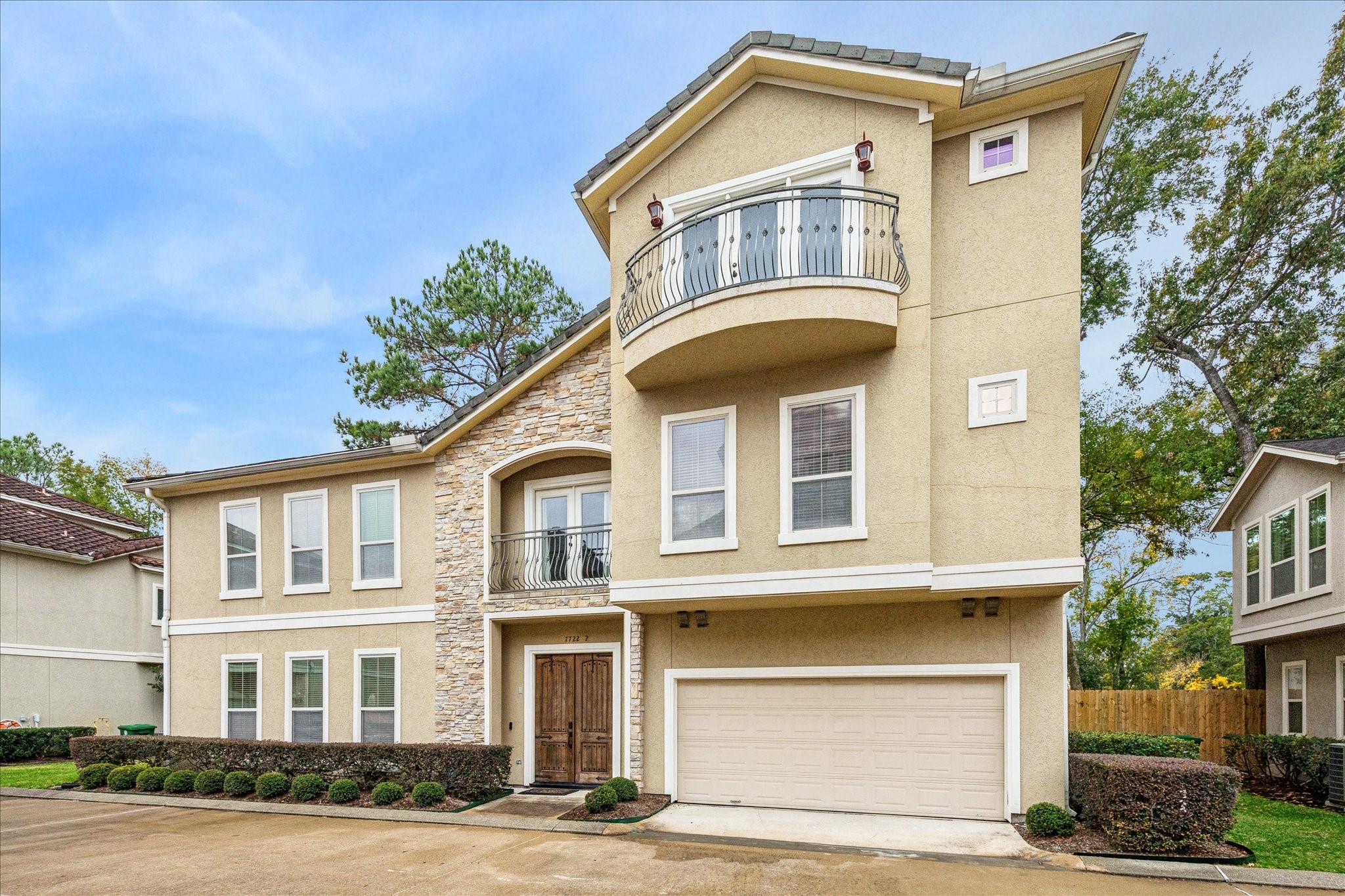2 Schwab Lane Houston, TX 77055 - Photo 26 of 27 a front view of a house