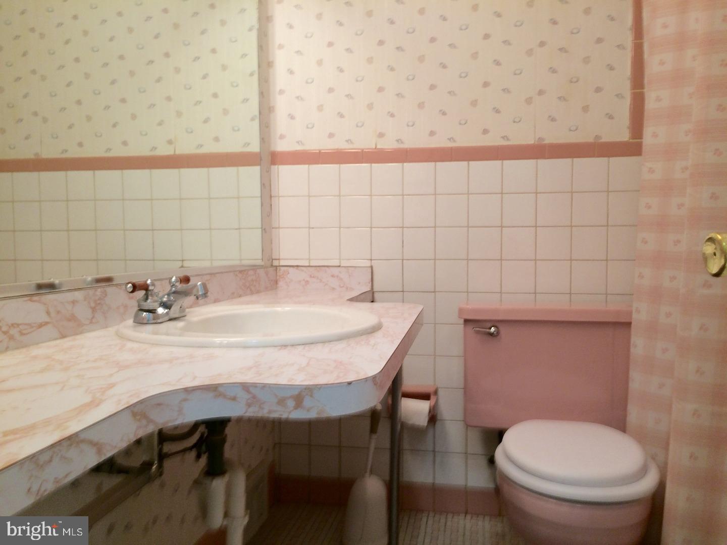 9729 Morefield Road Philadelphia, PA 19115 - Photo 12 of 21 Bathroom