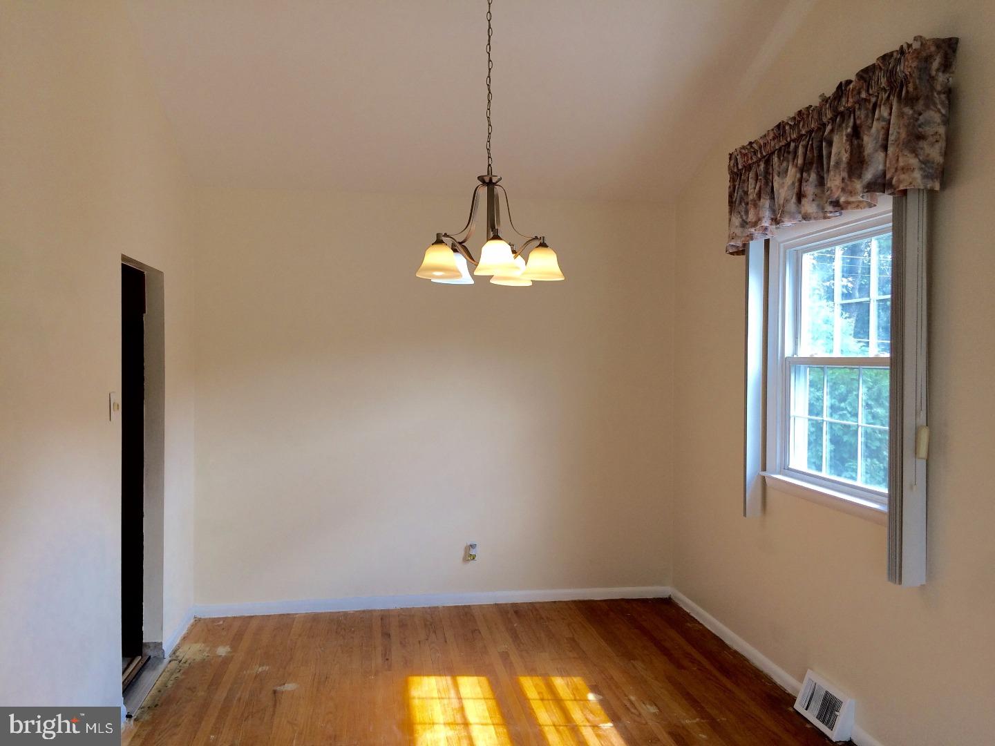 9729 Morefield Road Philadelphia, PA 19115 - Photo 4 of 21 Dining Room