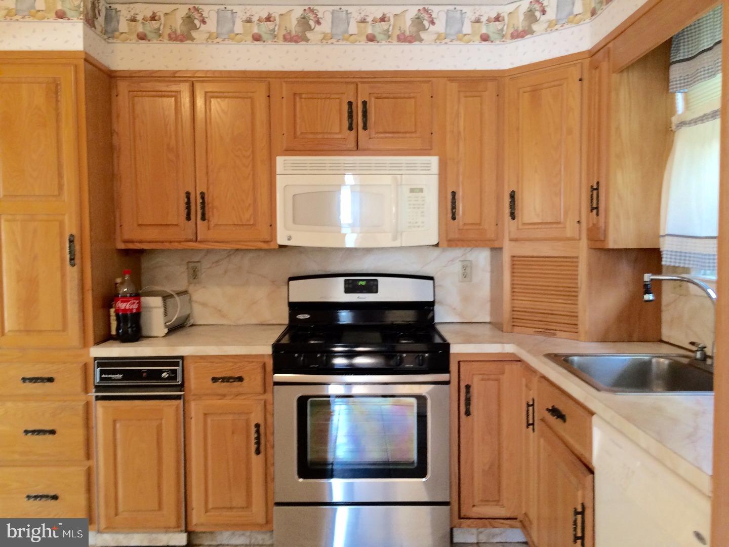 9729 Morefield Road Philadelphia, PA 19115 - Photo 5 of 21 Kitchen