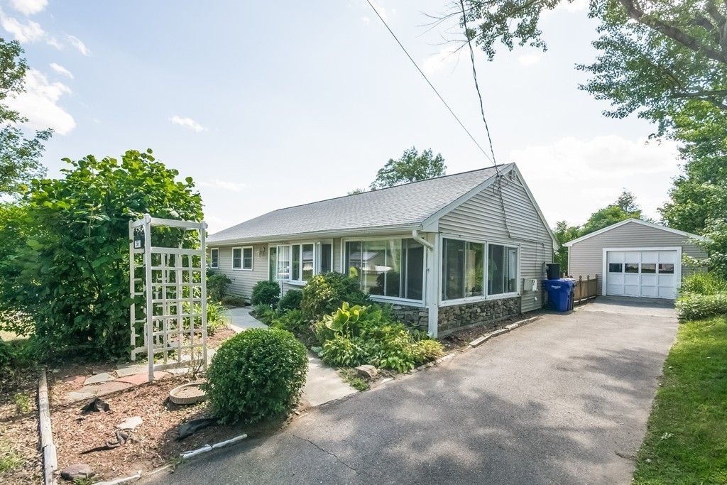 56 Old Farm Road Springfield, MA 01119 - Photo 2 of 19 Gallery Image 2