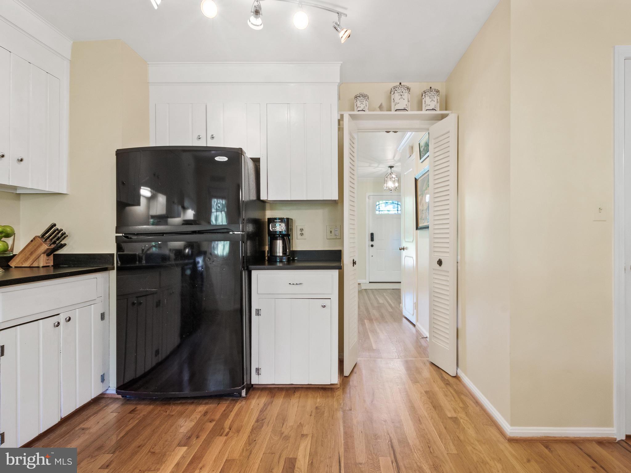 11327 Rolling House Road Rockville, MD 20852 - Photo 15 of 51 Kitchen