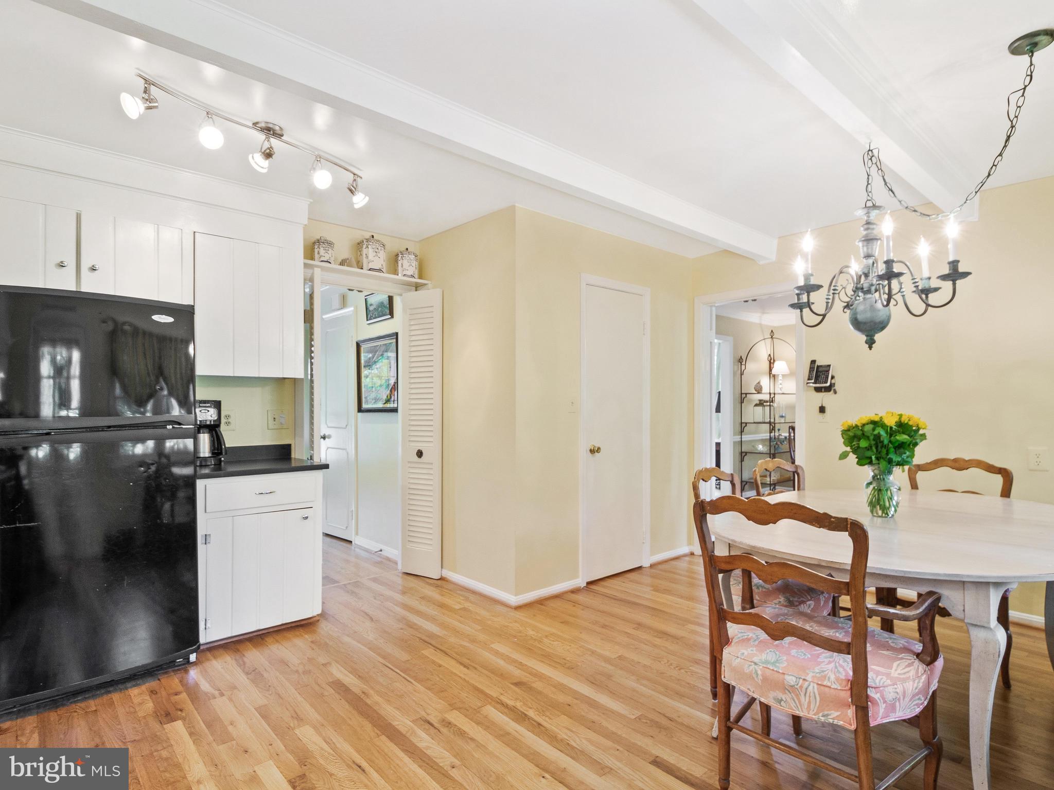 11327 Rolling House Road Rockville, MD 20852 - Photo 19 of 51 Kitchen