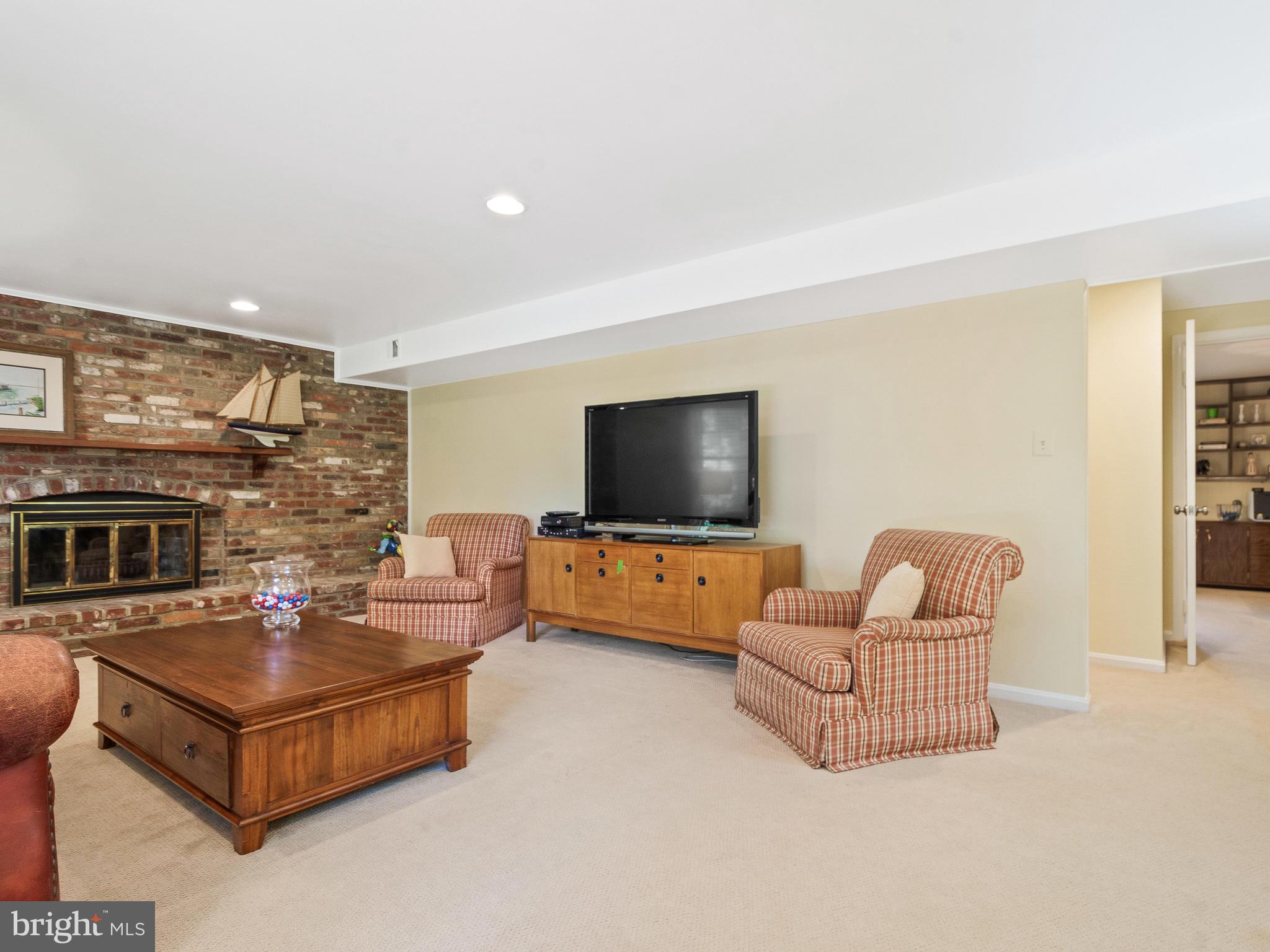 11327 Rolling House Road Rockville, MD 20852 - Photo 22 of 51 Family Room