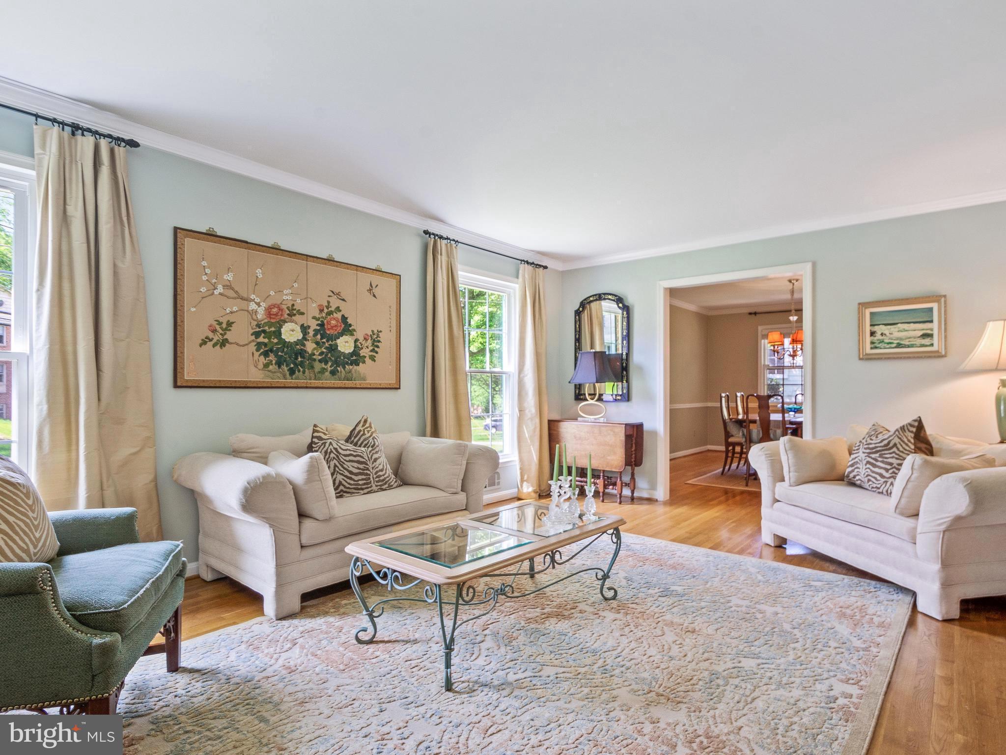11327 Rolling House Road Rockville, MD 20852 - Photo 6 of 51 Living Room