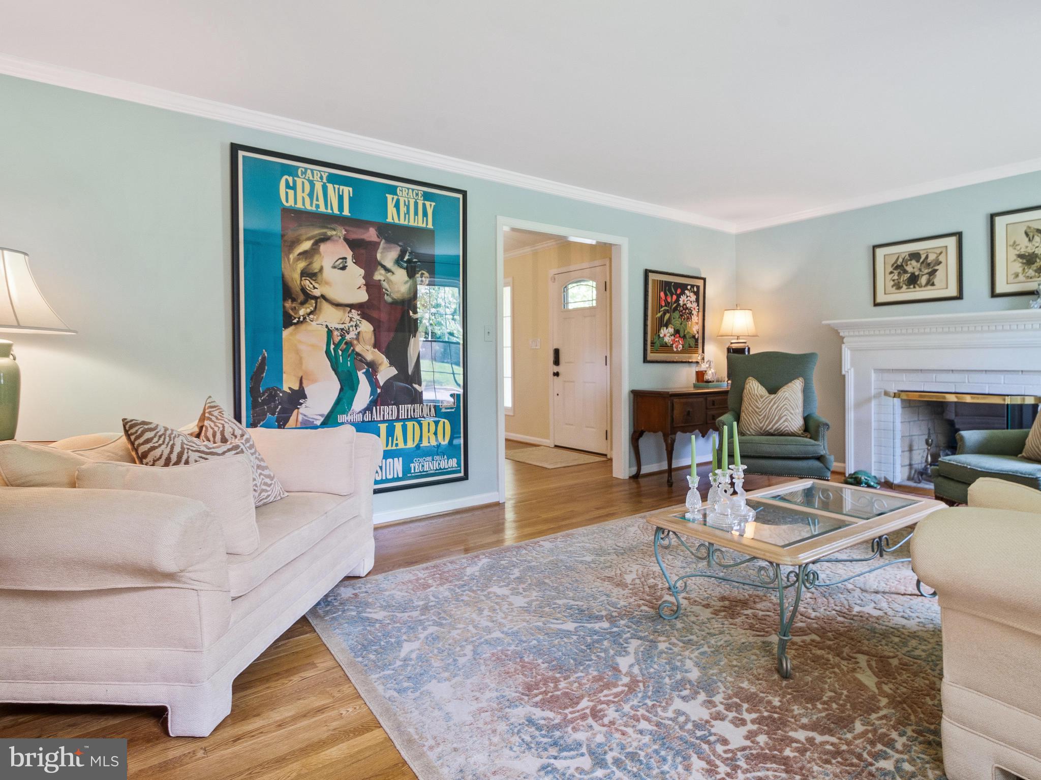 11327 Rolling House Road Rockville, MD 20852 - Photo 9 of 51 Living Room