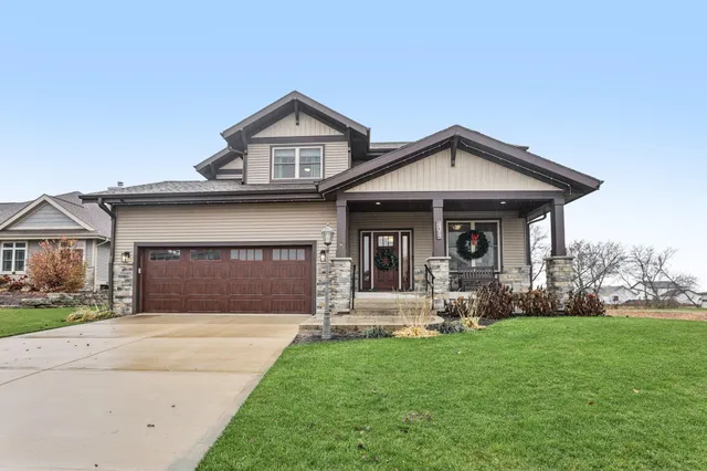 $550,000 | 704 Vineyard, Cambridge, WI 53523