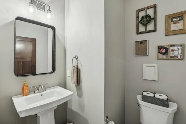 $550,000 | 704 Vineyard, Cambridge, WI 53523