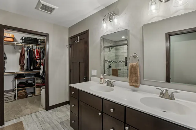 $550,000 | 704 Vineyard, Cambridge, WI 53523